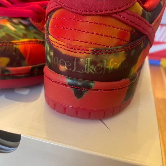 Brand new never worn Nike SB Dunk Low Pro Woo QS
Wizard of Oz dunks. - Picture 7 of 7